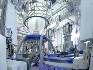 csm 5fuenfschicht blasfolienanlage hosokawa alpine 1024x768 0d60ed0418 300x225 - Những thách thức thường gặp trong sản xuất khuôn nhựa #1